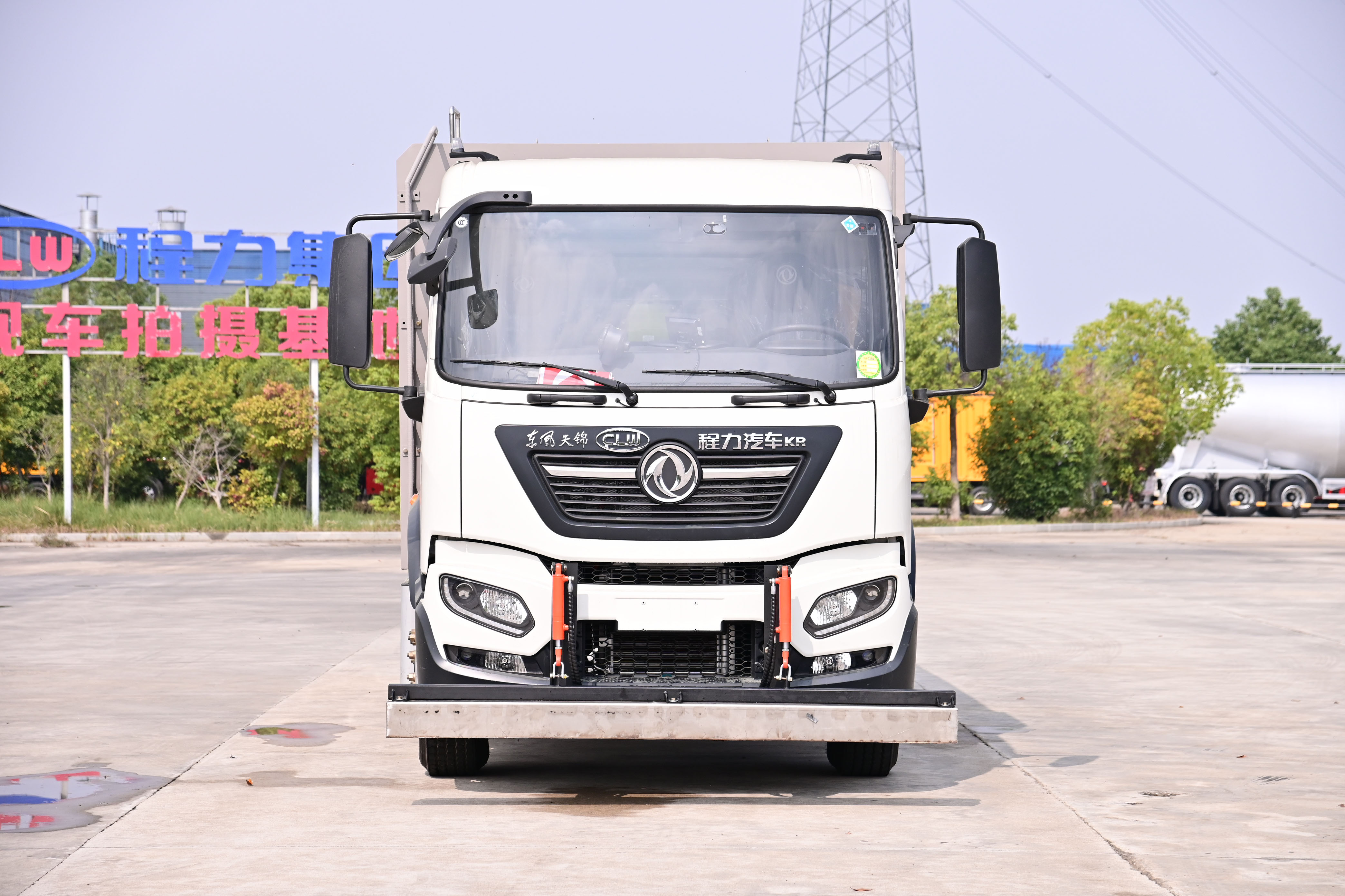 東風(fēng)天錦純電動(dòng)12方掃路車加裝機(jī)場(chǎng)專用圖片2