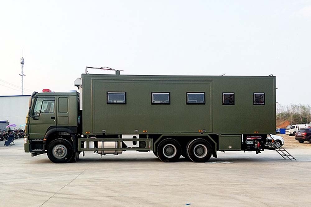 重汽豪沃宿營(yíng)車(chē)可滿足8-28人野外住宿圖片2