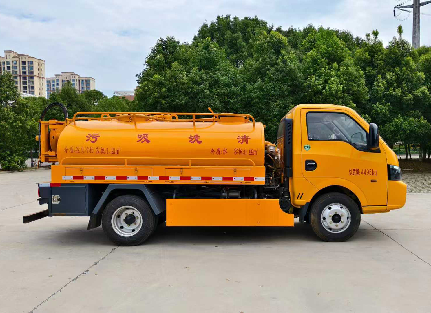 東風(fēng)途逸藍(lán)牌1.24方清洗吸污車圖片3